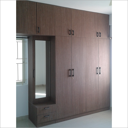 Hardwoods and Reclaimed Wood: The Luxurious Choice for Durable Wardrobe Construction